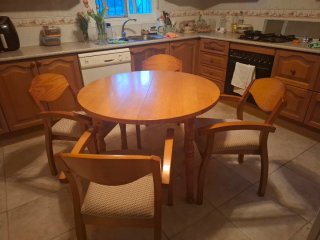 Juego de comedor de madera y tela