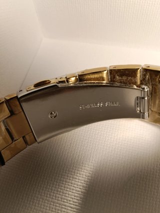 Reloj Guess Dorado