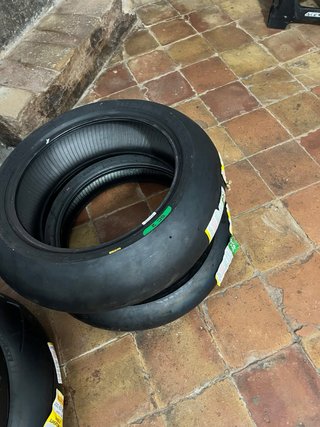 Juego Neumáticos Slicks Pirelli Diablo Superbike