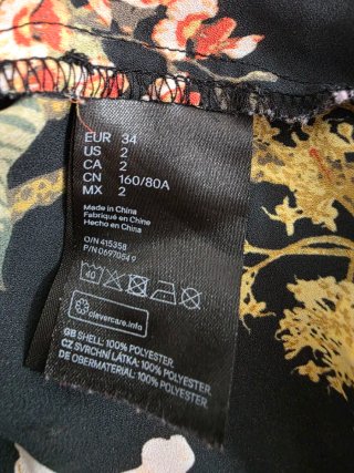 Blusa H&M floral negra multicolor