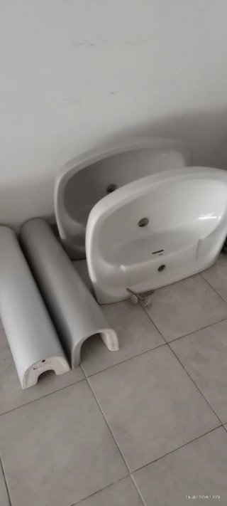 Lavabo con pedestal de porcelana