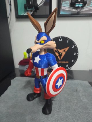 WileCoyote Capitan America 3d