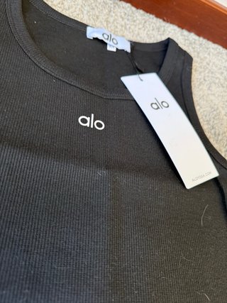 Conjunto Alo Yoga Top y Shorts Negro
