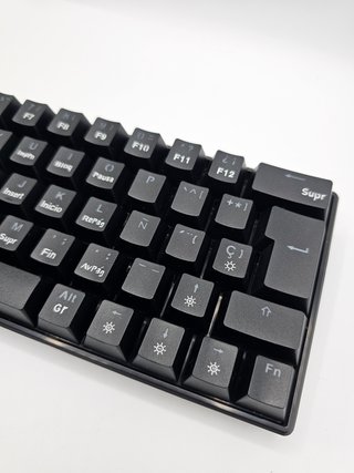 Krom kyara teclado gaming mecánico 60% rgb bluetoo