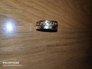 Anillo de oro con diseño de cadena