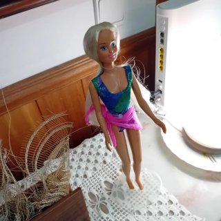 Linda Barbie de praia com roupa de banho