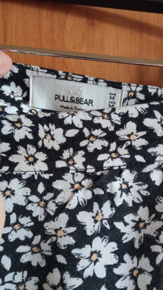 Falda Pull and Bear floral Talla M