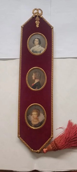Trittico dame su velluto