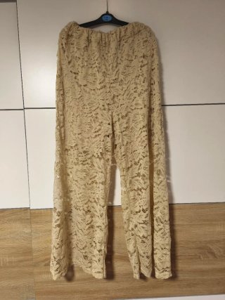 Pantalones de encaje beige