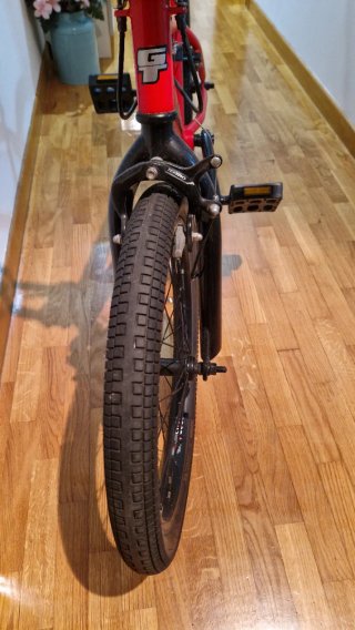 Bicicleta BMX Tomahawk Roja