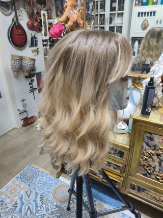 Peluca rubia ondulada balayage