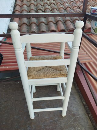 Trona de madera para bebé