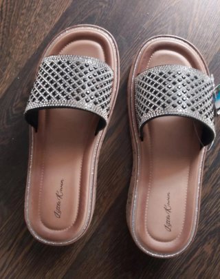 Chanclas Litte Kiven negras y plateadas