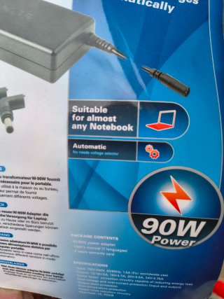 Cargador Universal NGS 90W