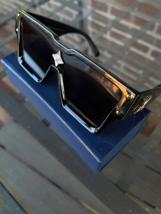 Gafas Negras y Doradas