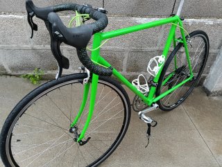 Bicicleta de carretera verde