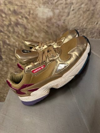 Adidas Falcon Oro e Viola Donna