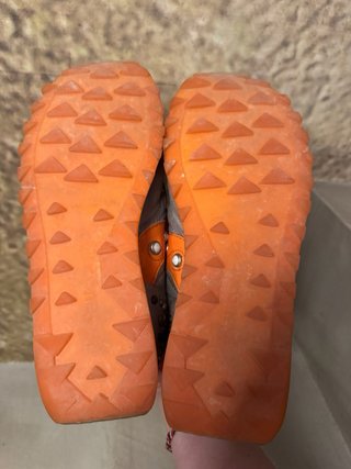 Saucony Jazz grigie arancioni borchie