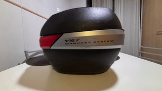 Baúl Givi V47 Monokey deportivo en muy buen estado