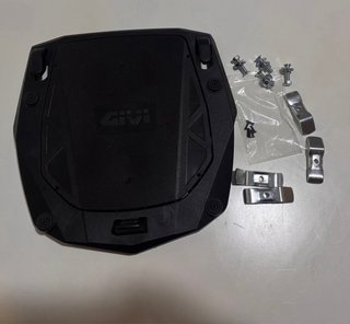 Baúl Givi V47 Monokey  y parrill E251, buen estado