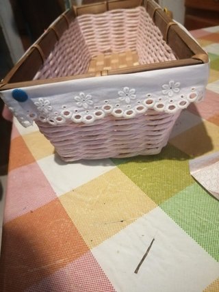 Cesta Rectangular Mimbre Rosa y Blanca