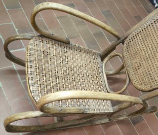 Mecedora Antigua de Ratán y Madera