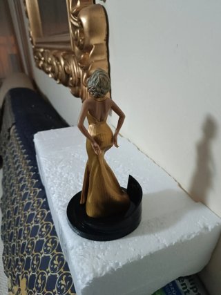 Figura Marilyn Monroe Vestido Dorado. Adornos