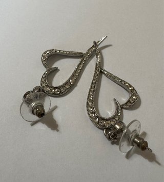 Orecchini a forma di cuore con strass