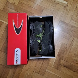 Zapatos de seguridad Cofra negros y verdes talla44