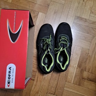 Zapatos de seguridad Cofra negros y verdes talla44