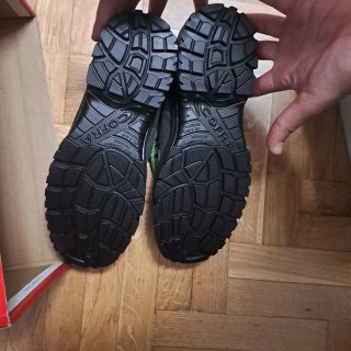 Zapatos de seguridad Cofra negros y verdes talla44