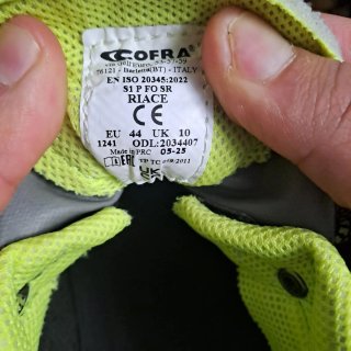 Zapatos de seguridad Cofra negros y verdes talla44