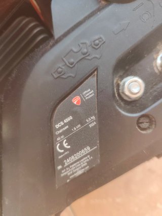 Motosierra Ducati con accesorios