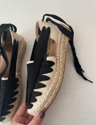 Esparteñas beige y negras