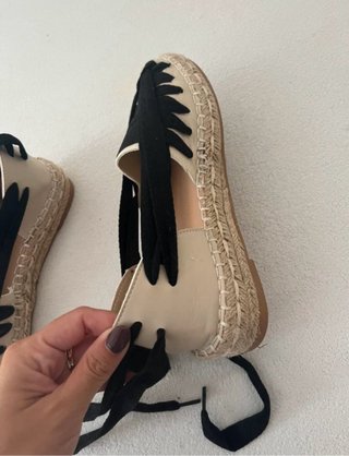 Esparteñas beige y negras
