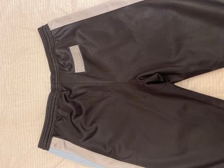 Pantalones Fubu Negros con Detalles Plateados