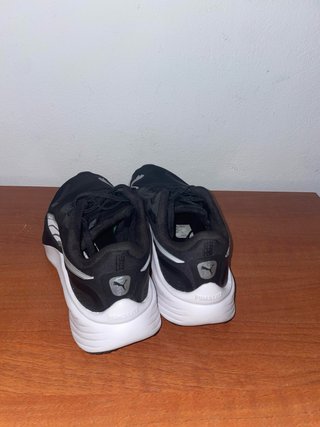 Zapatillas Puma Pounce Lite Negras y Plateadas