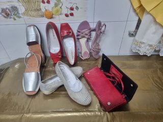Lote 4 pares zapatos y una cartera