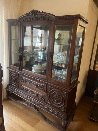 Vitrina de madera maciza de nogal