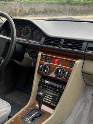 Mercedes-Benz 230TE S124