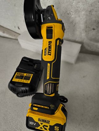 Radial Dewalt DCG409VS Velocidad Variable