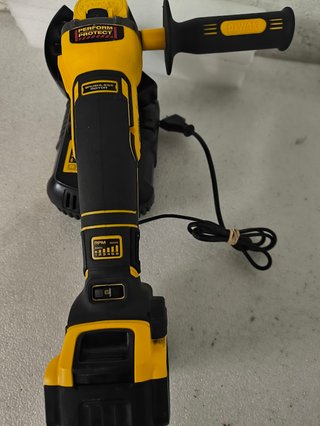 Radial Dewalt DCG409VS Velocidad Variable
