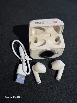 Auriculares Bluetooth Beige y Blanco