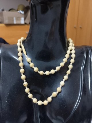 Preziosa e antica collana con perle