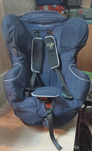 Silla de bebé homologada para coche.