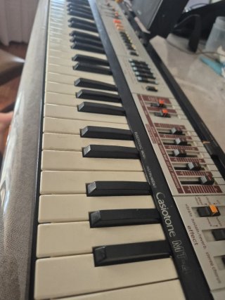 Piano Casio Casiotone Mt-400