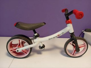 Bicicleta de equilibrio Globber blanca y roja