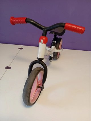Bicicleta de equilibrio Globber blanca y roja