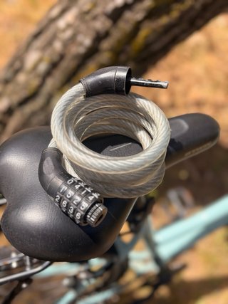 Bicicleta de trekking 8V Riverside 120 monoplato
