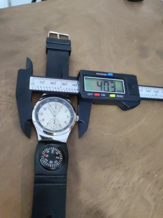 Reloj cuarzo con brújula